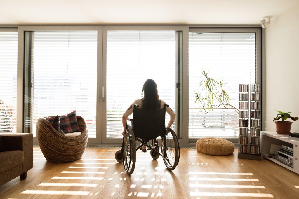 Mujer en silla de ruedas